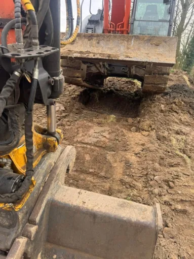 Intervention Rapide : Dépannage d’une Pelle Hitachi en Urgence, Dunkerque, AT Maintenance