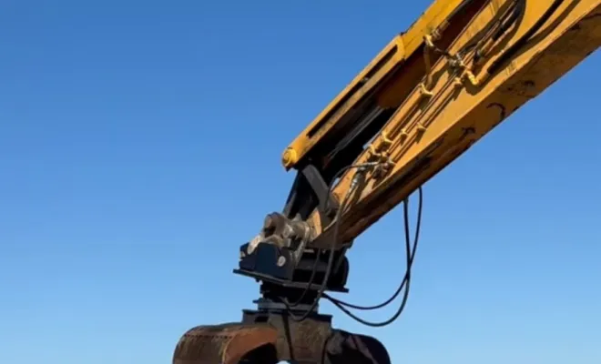 Remplacement de la Couronne et du Moteur de Rotation d’une Pince de Tri Arden à Dunkerque, Dunkerque, AT Maintenance