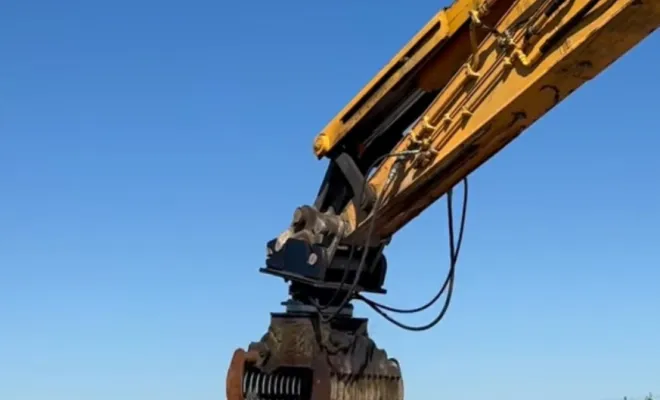 Remplacement de la Couronne et du Moteur de Rotation d’une Pince de Tri Arden à Dunkerque, Dunkerque, AT Maintenance