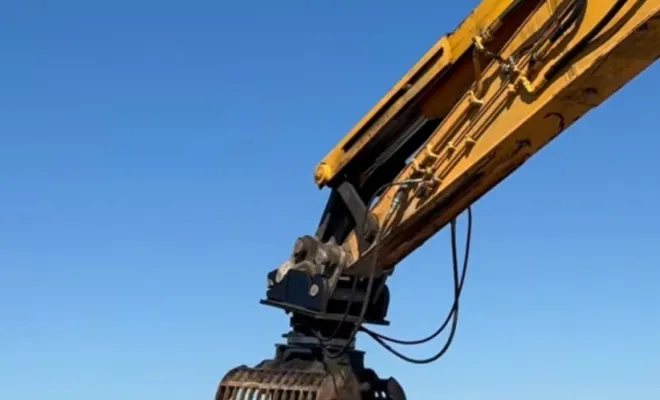 Remplacement de la Couronne et du Moteur de Rotation d’une Pince de Tri Arden à Dunkerque, Dunkerque, AT Maintenance